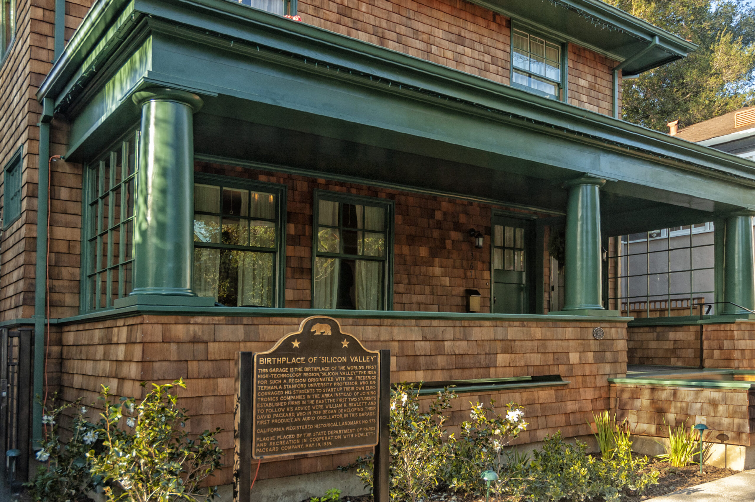 The house in Palo Alto, CA where Bill Hewlett and David Packard lived when they first started the Hewlett-Packard company in 1938.<br />
